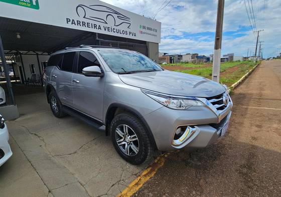 TOYOTA HILUX SW4 2.7 SRV 7 LUGARES 4X2 16V FLEX 4P AUTOMÁTICO TOYOTA HILUX SW4 2.7 SRV 7 LUGARES 4X2 16V FLEX 4P AUTOMÁTICO
